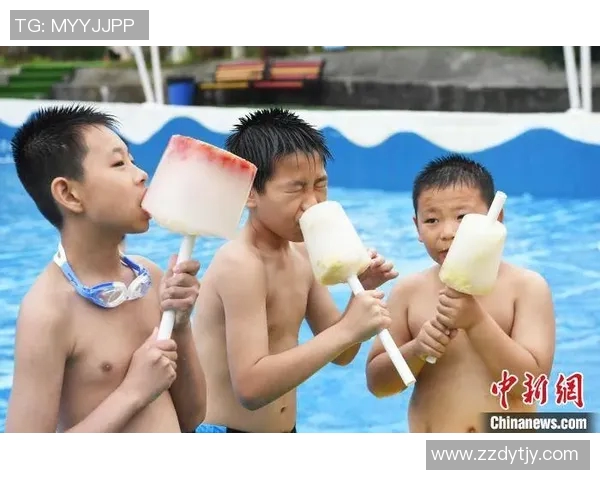 足球明星享受夏日清凉雪糕的卡通趣味瞬间